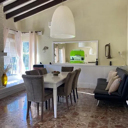 Alojamento de Acomodação e Pequeno-almoço Casa Mina Available *
