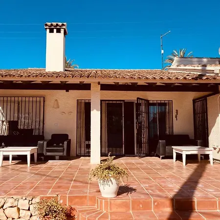 Alojamento de Acomodação e Pequeno-almoço Casa Mina Available *